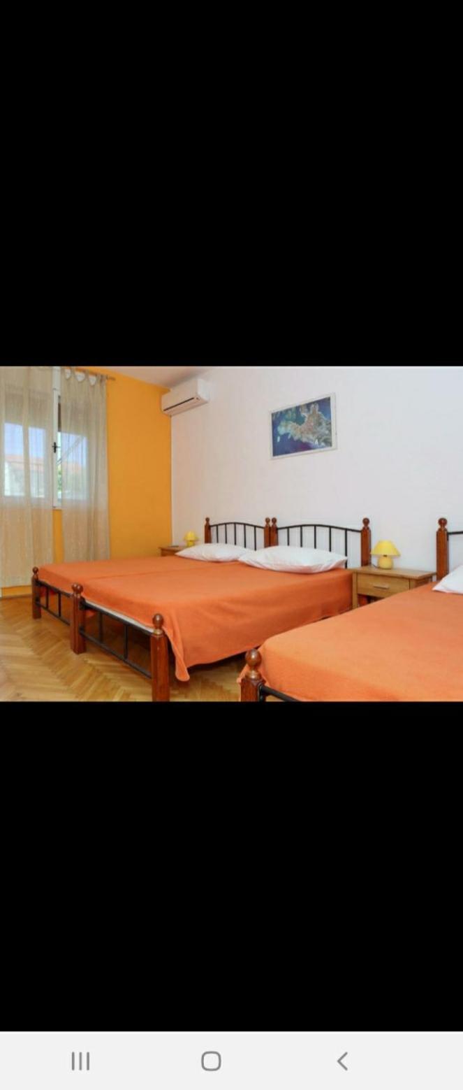 Basil Apartments And Rooms Betina  Habitación foto